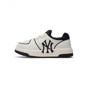 MLB Flex New York Yankees Kids' Sneakers White | 6935724-DJ