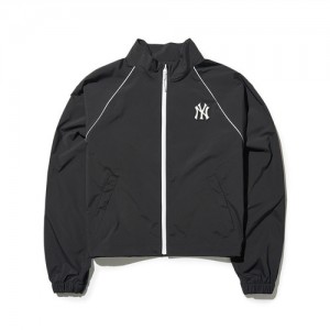 MLB Sportive Varsity Crop New York Yankees Windbreaker Black | 6834051-PR