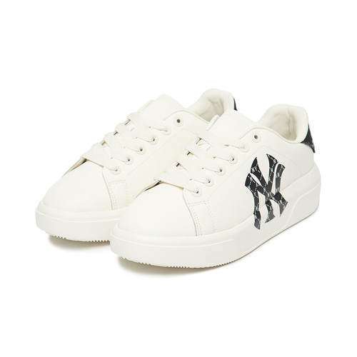 MLB Heel Monogram New York Yankees Chunky Jogger White | 3574619-QN