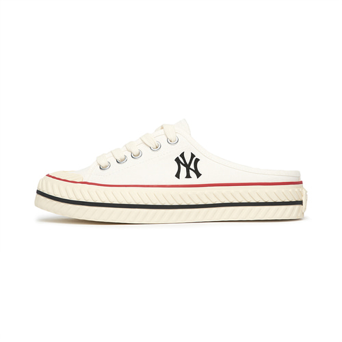 MLB Playball Origin New York Yankees Slippers White | 9645170-OB